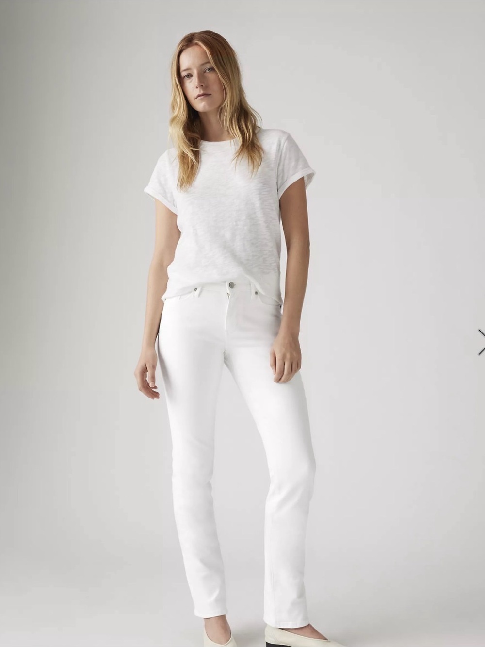 Levi’s Women’s 505 CLASSIC STRAIGHT Leg White Denim Size 4/27 (stretchy)